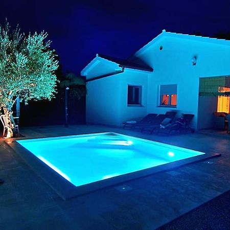 Villa Nevera オミサリ エクステリア 写真