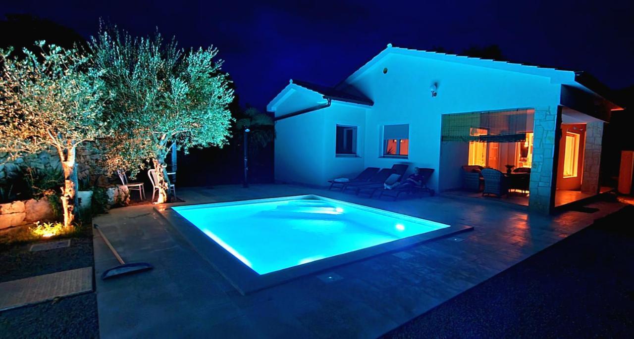 Villa Nevera オミサリ エクステリア 写真
